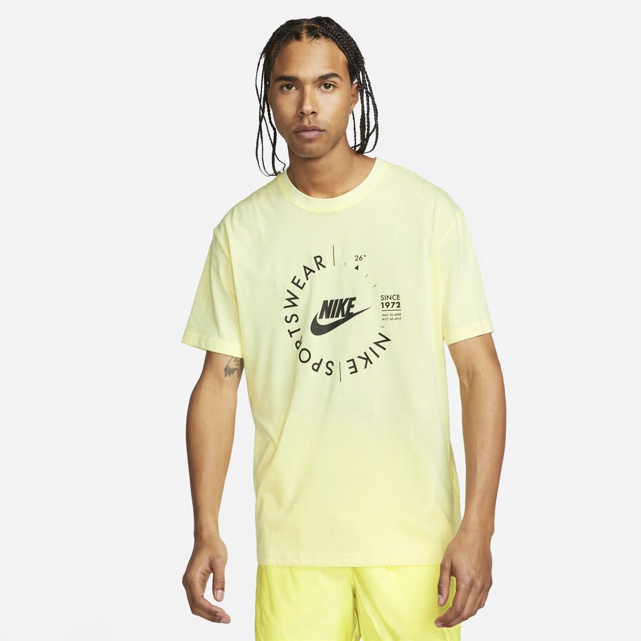 Nike sportswear tshirt