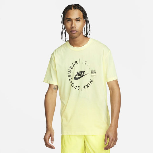Nike sportswear tshirt