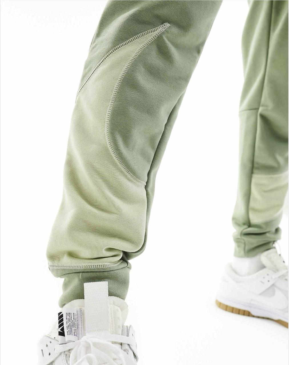 Nike swoosh jogger