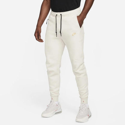Nike tech jogger